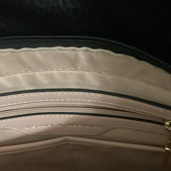 Poppy & Peonies Downtown Crossbody in black - Picture 7 of 12